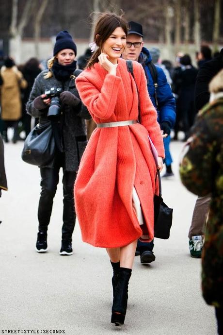 STREET STYLE; COLOR COATS.-