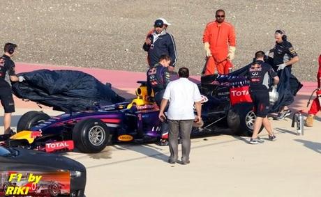 RENAULT APUNTA CON EL DEDO A RED BULL
