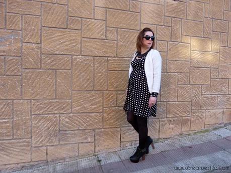 Look (premama o embarazada) con vestido negro de lunares de la tienda  online Sabochi Premamá - Paperblog