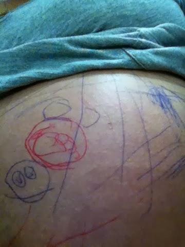 Miércoles Mudo... llegó la artista y Pinto en su lienzo