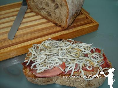 Tosta de gulas y jamón
