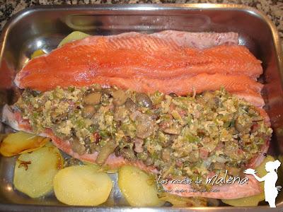 Salmón relleno al horno