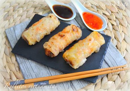 Rollitos vietnamitas caseros, rellenos de verdura y gambas o langostinos.