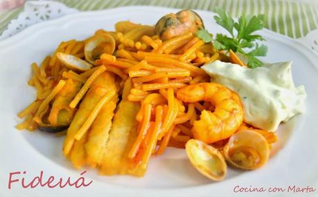 Fideuá con pescado y marisco. Fácil, rápida y deliciosa.