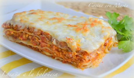 Lasaña con salsa boloñesa. Fácil, rápida, casera.