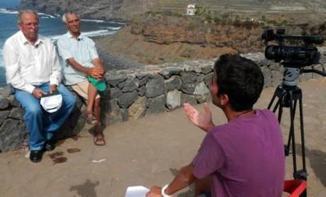 Epifanio Perdomo (i) e Imeldo Barreto durante la grabación del documental de Víctor Calero. Foto: Luis Adern.