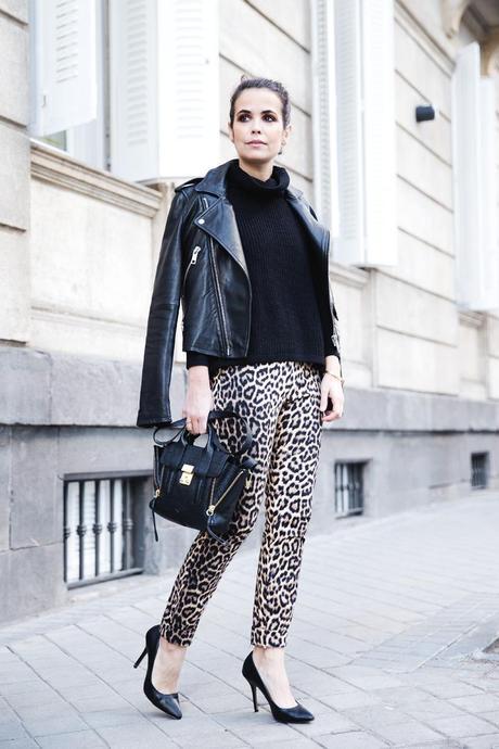 LEOPARD MOOD Leopard_Trousers-Biker_Jacket-Black-Mango-Street_Style-Outfit-23