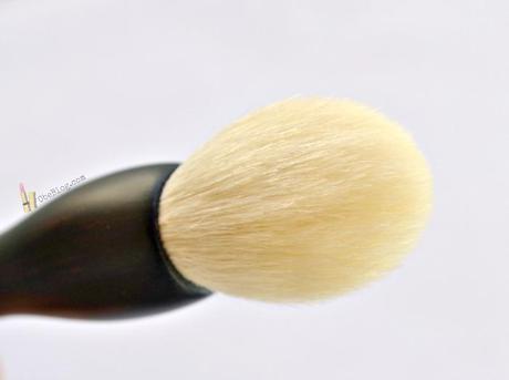 Rae_Morris_Deluxe_Kabuki_Brush_1_06