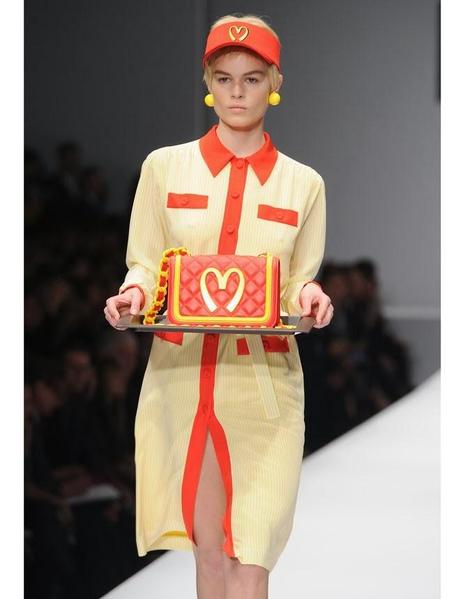 Mucho humor en el desfile de Moschino