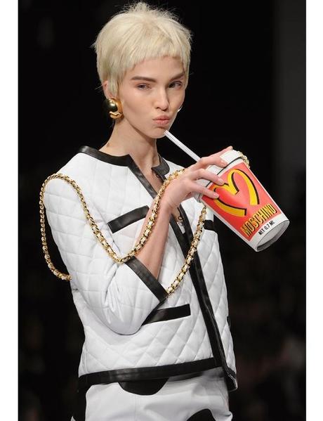 Mucho humor en el desfile de Moschino