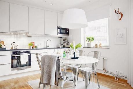 UN PEQUEÑO APARTAMENTO CON MUCHA LUZ Y BUENAS IDEAS