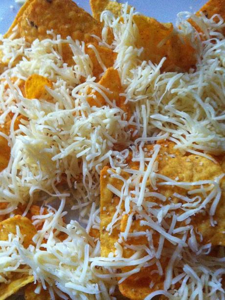 NACHOS PICANTES CON QUESO