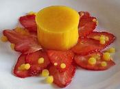 Gelatina naranja cava sobre carpaccio fresas