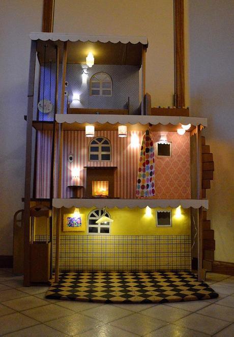 Transforma el cartón en juguetes Casa de muñecas de cartón con luces de verdad DIY