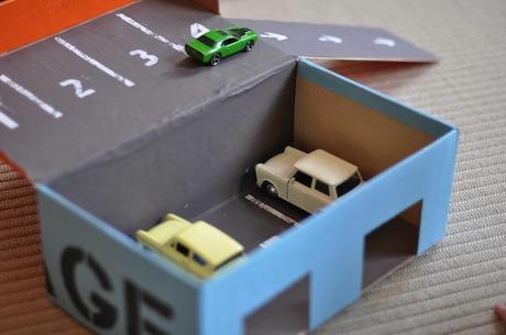 Transforma el cartón en juguetes Garaje caja de cartón reciclado juguete DIY