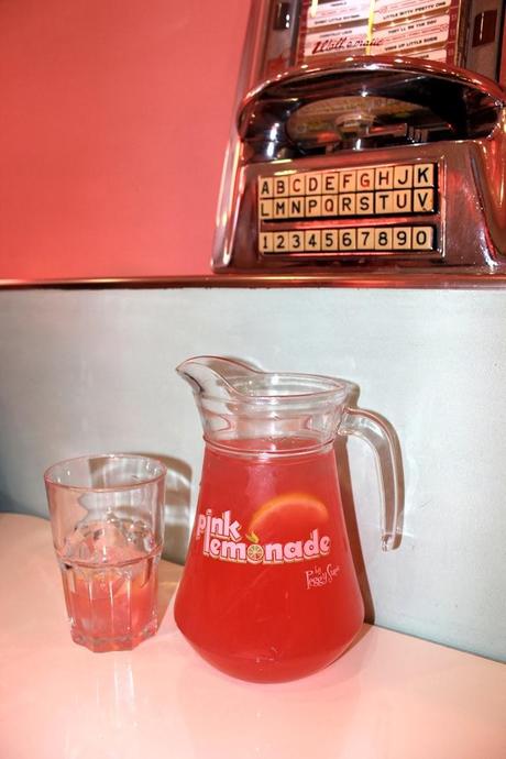 Celebrando el cumple de Eric en Peggy Sue