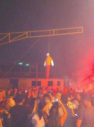 Foto: EN TODO EL PAIS EL PUEBLO ESTA MONTANTANDO MUÑECOS AHORCADOS DE NICOLAS MADURO EN SEMAFOROS ,PLAZAS Y CALLES, FUERA MALDITO ASESINO COMUNISTA !!!