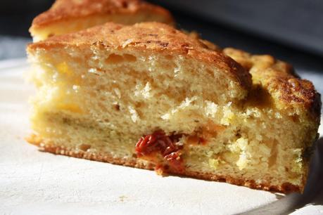 pastel salado con tomates secados al sol y pesto / deftiger Gugelhupf mit sonnengetrockneten Tomaten und Pesto pastel salado con tomates secados al sol y pesto / deftiger Gugelhupf mit sonnengetrockneten Tomaten und Pesto