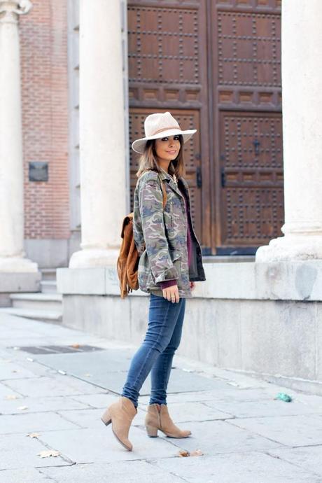 STREET STYLE INSPIRATION; BACKPACKS.-