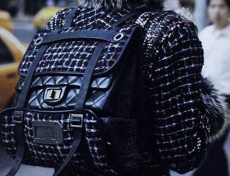 STREET STYLE INSPIRATION; BACKPACKS.-