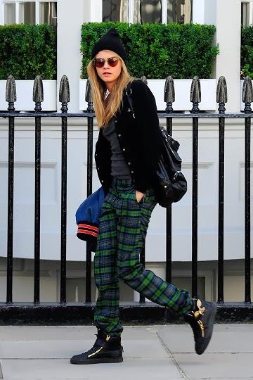 STREET STYLE INSPIRATION; BACKPACKS.-