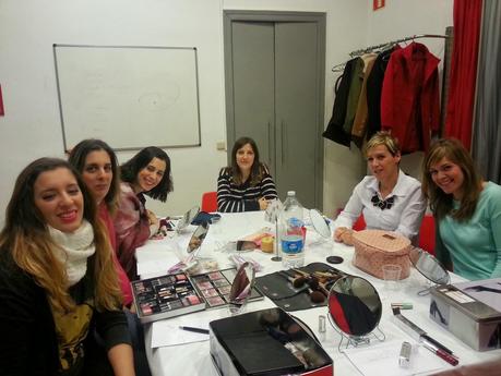 Clase de maquillaje en MT Plus Barcelona.