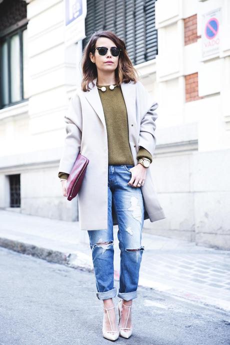 Pearls_Necklace-Ripped_Jeans-Olive_Clothing-Street_Style-Outfit-19