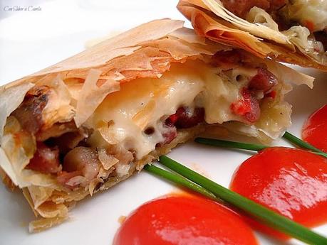 Paquetitos de pasta filo rellena de lacón, setas y queso gallego