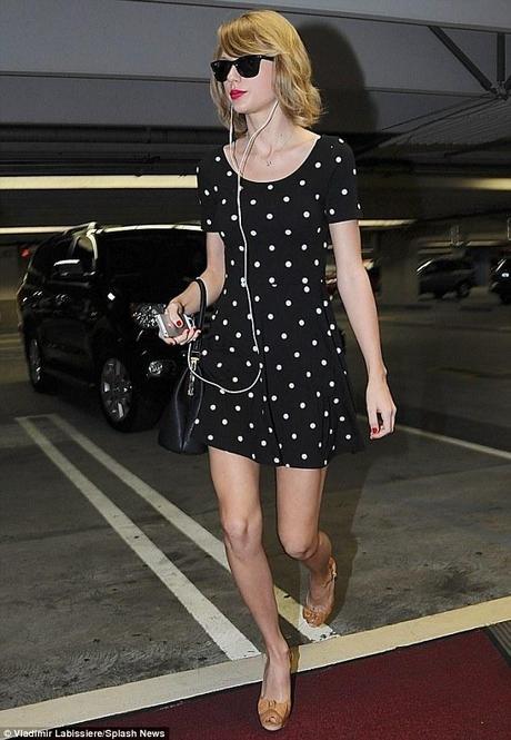 VISTE COMO: Taylor Swift con su vestido de 15€!