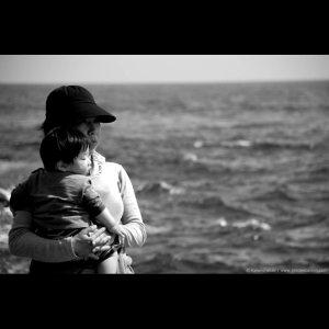 Una madre japonesa y su hijo / Foto de Jesslee Cuizon