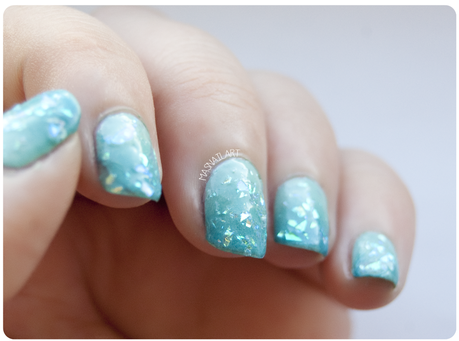 NOTD: Uñas degradadas con escarcha inspiradas en la película Frozen de Disney.