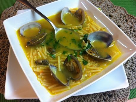 Sopa Cremosa De Fideos Con Almejas