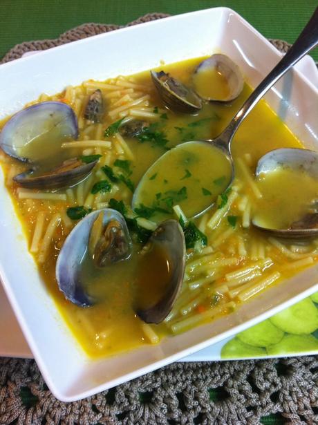 Sopa Cremosa De Fideos Con Almejas