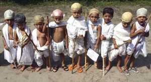 niños disfrazados de gandhi