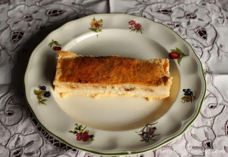 Pudin de pan con mantequilla, pasas y canela