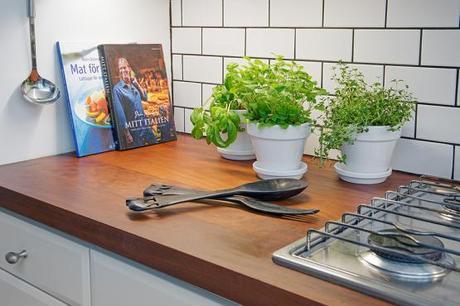 pisos decoración sencilla pisos casas estilo nórdico estilo nórdico escandinavo encimeras de madera cocinas En decoración: Menos es más (más o menos) decoración interiores pisos espacios pequeños decoración cocinas nórdicas cocinas blancas blog interiores nórdicos blog decoración interiores pequeños 