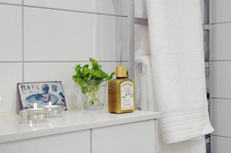 pisos decoración sencilla pisos casas estilo nórdico estilo nórdico escandinavo encimeras de madera cocinas En decoración: Menos es más (más o menos) decoración interiores pisos espacios pequeños decoración cocinas nórdicas cocinas blancas blog interiores nórdicos blog decoración interiores pequeños 