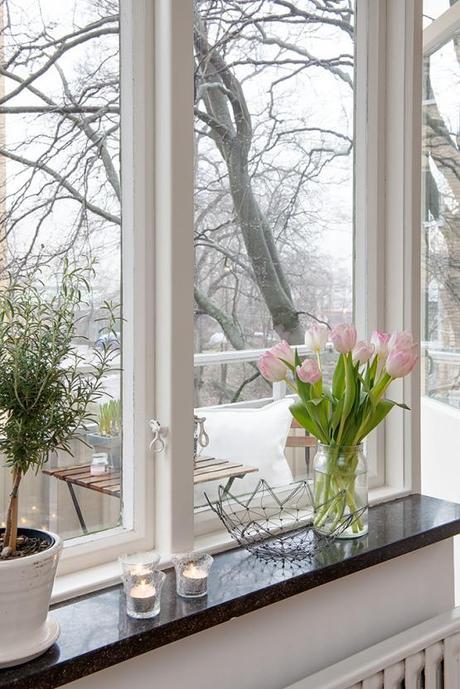 pisos decoración sencilla pisos casas estilo nórdico estilo nórdico escandinavo encimeras de madera cocinas En decoración: Menos es más (más o menos) decoración interiores pisos espacios pequeños decoración cocinas nórdicas cocinas blancas blog interiores nórdicos blog decoración interiores pequeños 