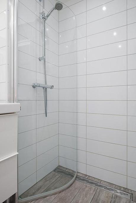 pisos decoración sencilla pisos casas estilo nórdico estilo nórdico escandinavo encimeras de madera cocinas En decoración: Menos es más (más o menos) decoración interiores pisos espacios pequeños decoración cocinas nórdicas cocinas blancas blog interiores nórdicos blog decoración interiores pequeños 