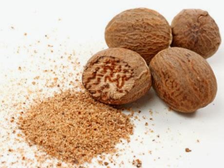 historia de origen del comercio de la nuez moscada por portugueses y holanda