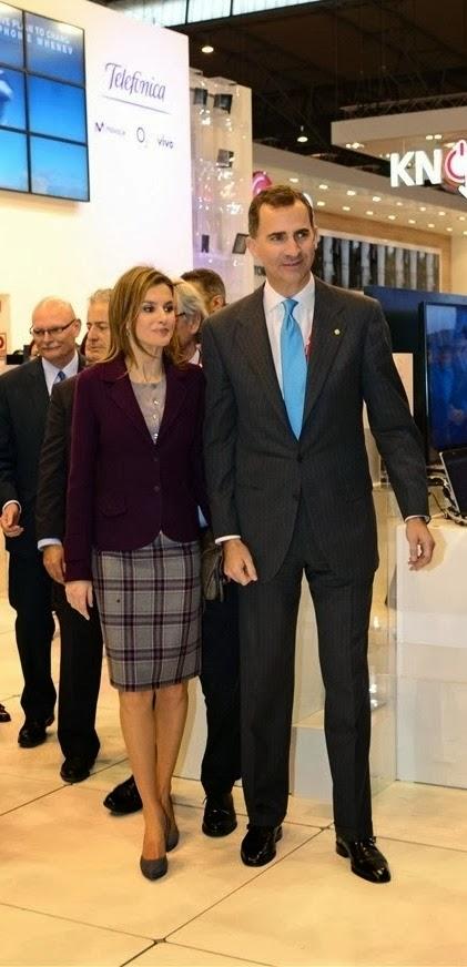 Letizia, look colegial en el Mobile Congress en Barcelona