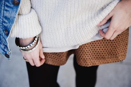 Layering-Suede_Skirt-Levis_Vintage-Wedges-Outfit-Street_Style-11