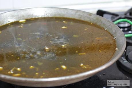 Arroz negro de sepia en paella. Receta