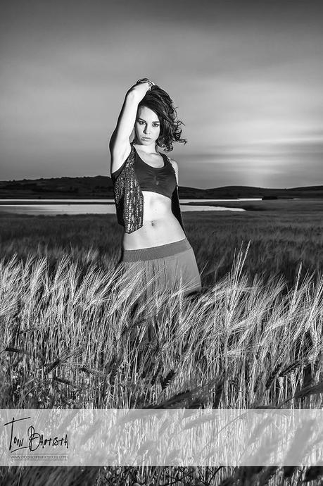 Sesión de fotos con Maribel Valiente, peluquería y maquillaje de Kike Molina y con la ayuda de Marina Pérez -Edición en blanco y negro-