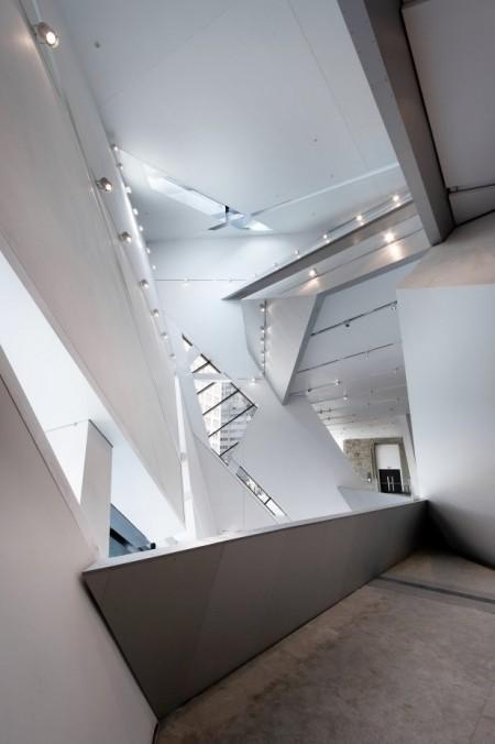 Arch2o-Royal-Ontario-Museum-Studio-Daniel-Libeskind-17