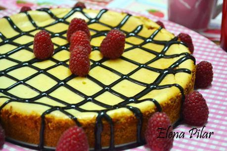 Tarta de queso y leche condensada rellena de mermelada de frambuesas Tarta de queso y leche condensada rellena de mermelada de frambuesas