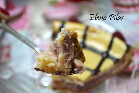 Tarta de queso y leche condensada rellena de mermelada de frambuesas Tarta de queso y leche condensada rellena de mermelada de frambuesas