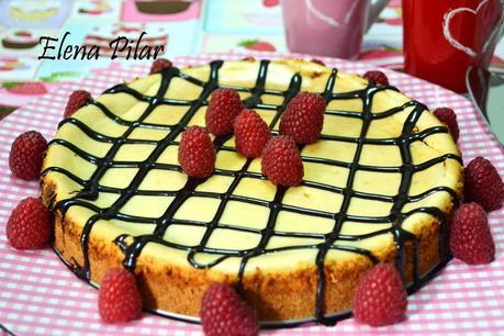 Tarta de queso y leche condensada rellena de mermelada de frambuesas Tarta de queso y leche condensada rellena de mermelada de frambuesas