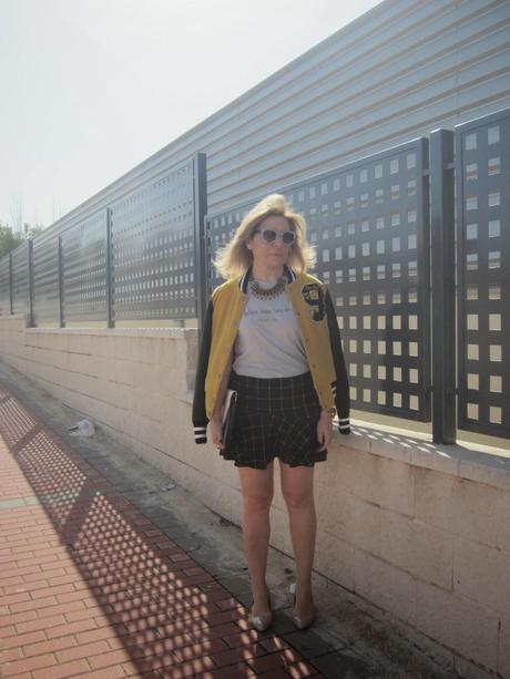 LOOK312-26.2.20148:30TREND: BOMBER JACKET + SKIRT WITH FR...