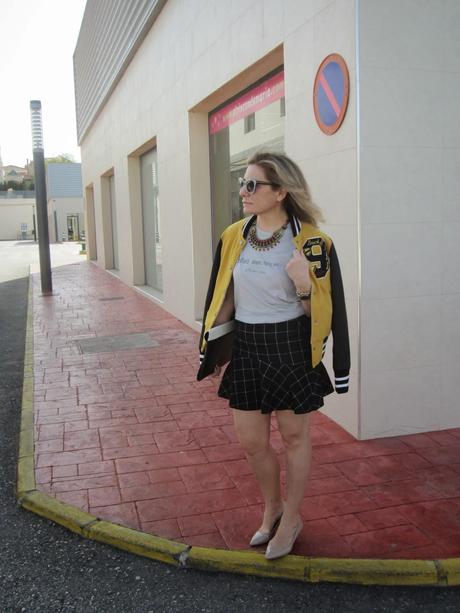 LOOK312-26.2.20148:30TREND: BOMBER JACKET + SKIRT WITH FR...